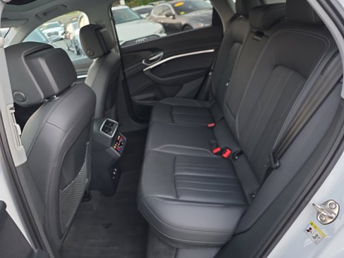Used 2022 Audi e-tron Premium Plus w/ Premium Plus Package image 49