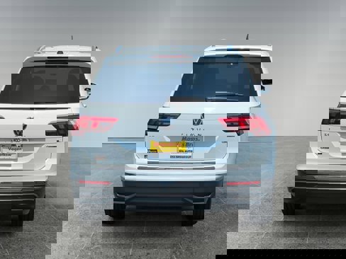 Used 2024 Volkswagen Tiguan SE image 4
