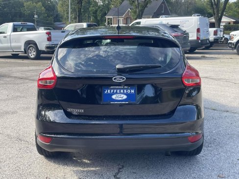 Used 2017 Ford Focus SE image 4