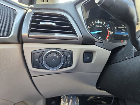 Used 2017 Ford Fusion SE image 22