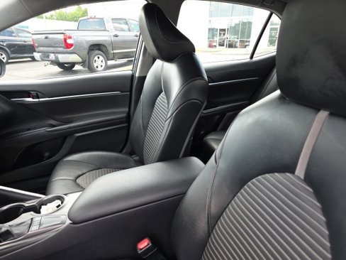 Used 2022 Toyota Camry SE image 9