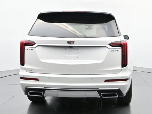 New 2025 Cadillac XT6 Luxury image 4