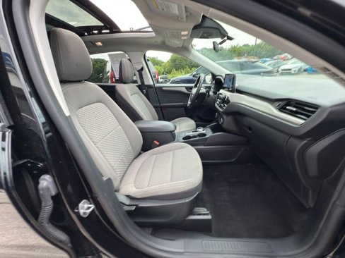 Used 2022 Ford Escape SE w/ Cold Weather Package image 9
