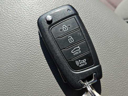 Certified 2024 Hyundai Elantra SE image 30