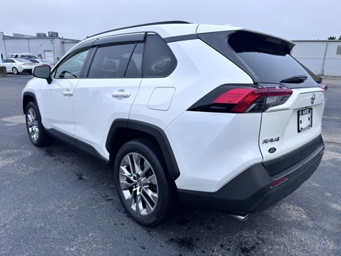 Used 2020 Toyota RAV4 XLE Premium image 7