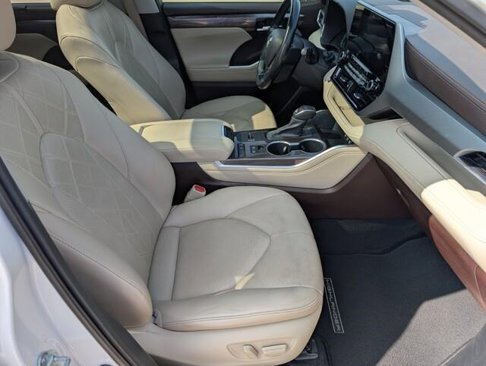 Used 2021 Toyota Highlander Platinum image 38
