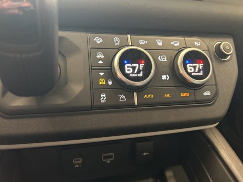 Used 2023 Land Rover Defender 110 S image 8