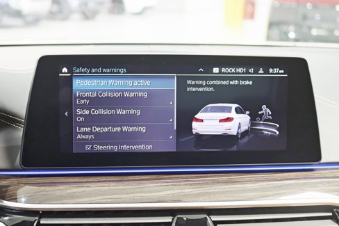 Used 2020 BMW 530e xDrive w/ Executive Package image 25