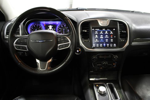 Used 2019 Chrysler 300 Limited image 2