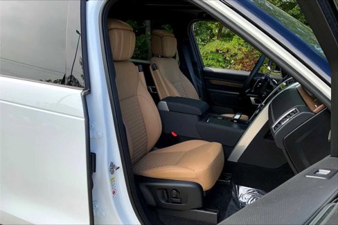 Used 2025 Land Rover Discovery Dynamic SE image 7