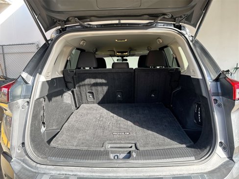 Used 2021 Nissan Rogue SV image 34