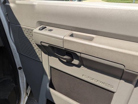 Used 2016 Ford E-450 and Econoline 450 Super Duty image 23