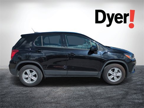 Used 2020 Chevrolet Trax LS image 2