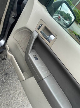 Used 2010 Ford Focus SES image 16