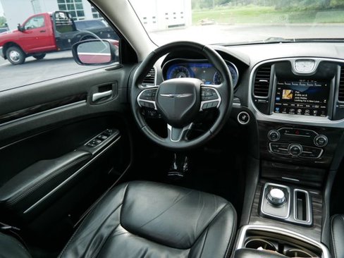 Used 2016 Chrysler 300 Limited image 14