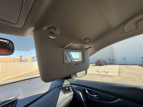 Used 2018 Nissan Rogue S image 19
