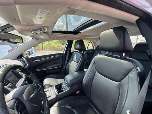 Used 2019 Chrysler 300 Limited image 16