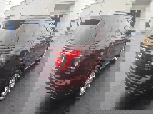 Used 2019 Ford Explorer XLT w/ Equipment Group 202A image 5