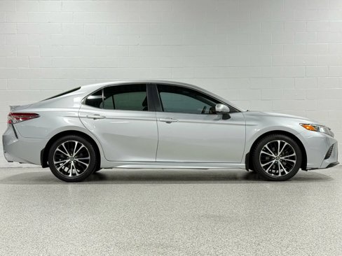 Used 2018 Toyota Camry L image 5