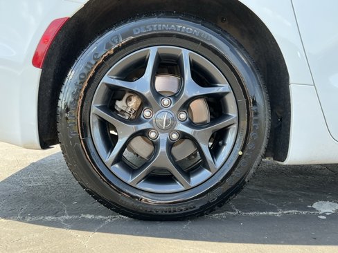 Used 2019 Chrysler Pacifica Touring-L Plus w/ Advanced Safetytec Group image 24