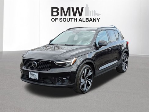 Used 2023 Volvo XC40 B5 Plus w/ Driver Assist Package image 6