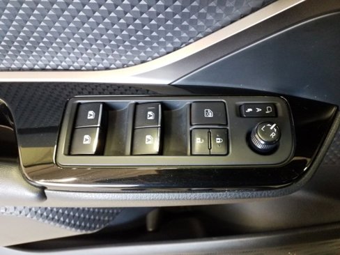 Used 2019 Toyota C-HR XLE image 13