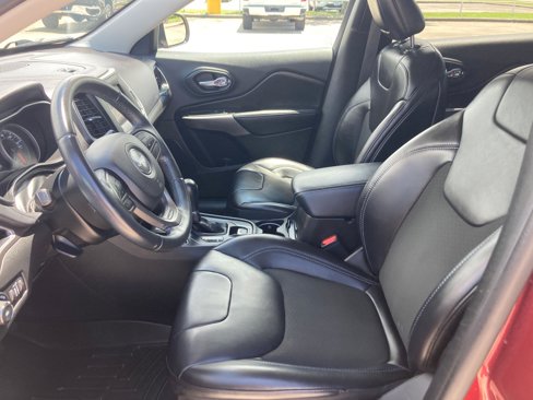 Used 2019 Jeep Cherokee Latitude Plus image 4