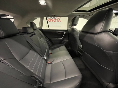 Certified 2022 Toyota RAV4 XLE Premium image 6