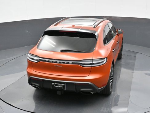 Certified 2025 Porsche Macan image 28