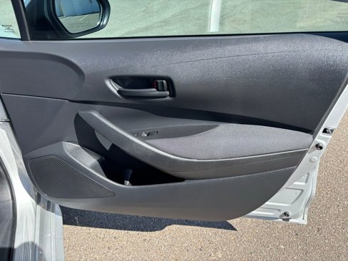 Used 2022 Toyota Corolla LE image 12