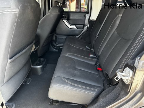 Used 2018 Jeep Wrangler Unlimited Sahara w/ Connectivity Group image 13