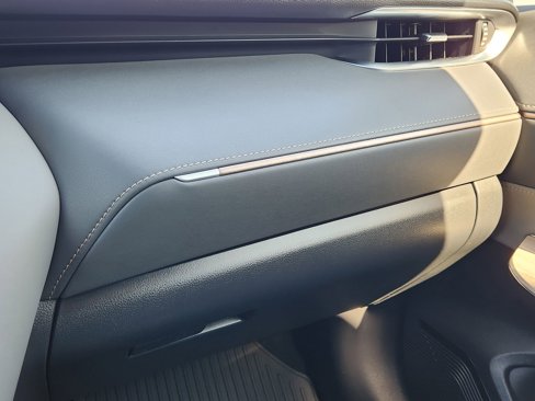 Used 2021 Toyota Venza XLE image 22