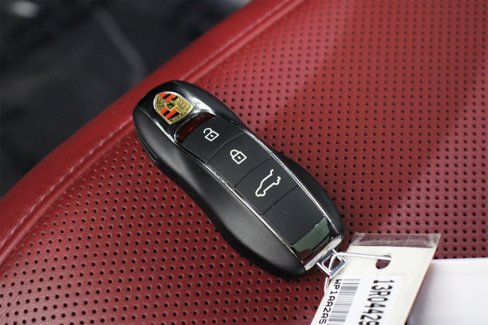 Certified 2025 Porsche Macan image 34