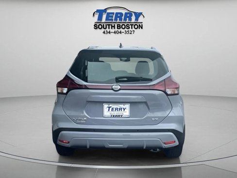 Used 2023 Nissan Kicks SR image 3