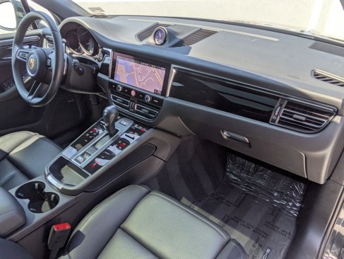 Certified 2024 Porsche Macan image 27