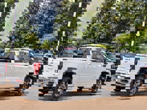 Certified 2022 GMC Sierra 1500 SLE image 6