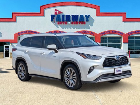 Used 2021 Toyota Highlander Platinum image 3