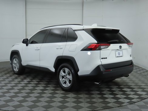 Used 2021 Toyota RAV4 XLE w/ Convenience Package image 7