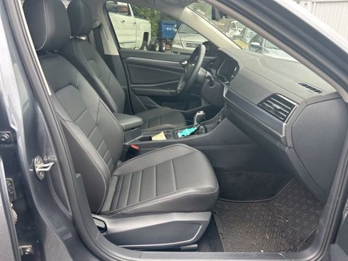 Used 2024 Volkswagen Jetta SE image 29