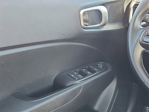 Certified 2021 Hyundai Venue SEL w/ Premium Package image 11