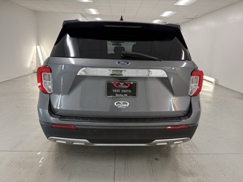 Used 2023 Ford Explorer XLT w/ Equipment Group 202A image 6