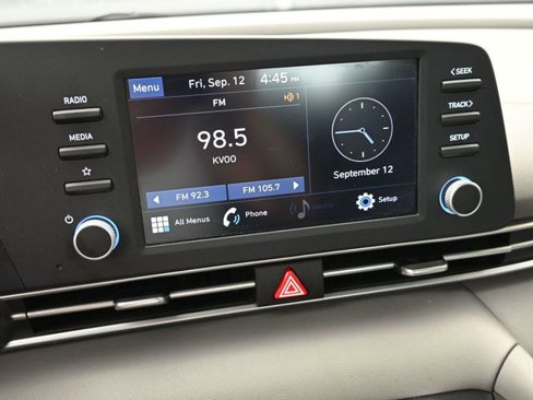 Used 2022 Hyundai Elantra SE image 30