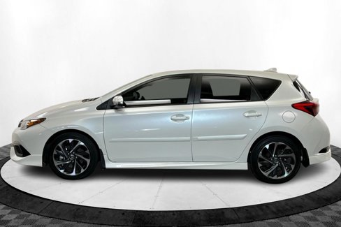 Used 2018 Toyota Corolla iM image 2