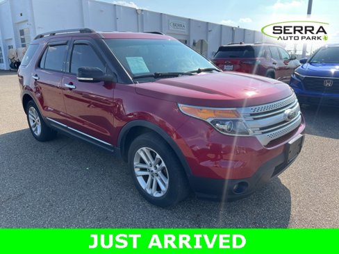 Used 2015 Ford Explorer XLT w/ Equipment Group 202A image 2
