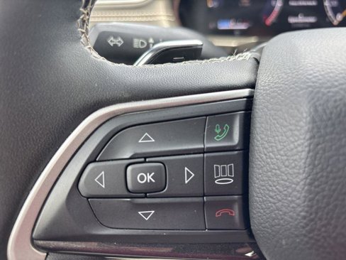 Used 2023 Jeep Grand Cherokee Altitude image 27