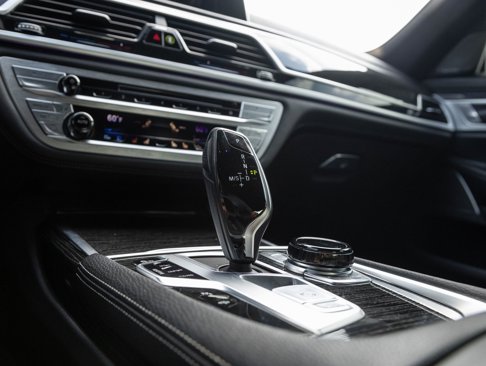 Used 2019 BMW 740i w/ Executive Package image 26