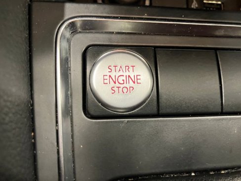 Used 2017 Volkswagen Jetta SE image 32