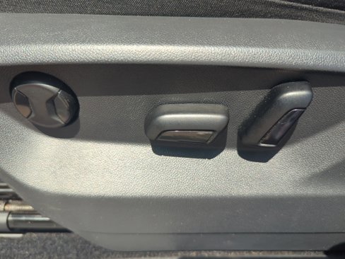 Used 2018 Volkswagen Tiguan SEL image 10