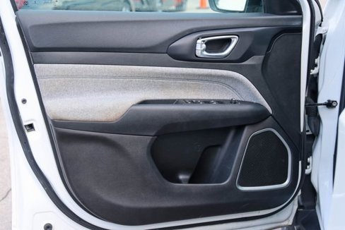 Used 2022 Jeep Compass Latitude image 10