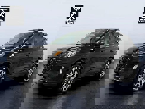 Used 2022 Ford Escape Titanium image 2